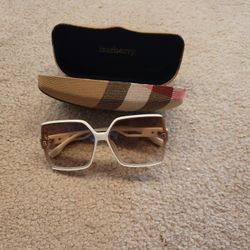 Beautiful Sunglasses Comes With Box