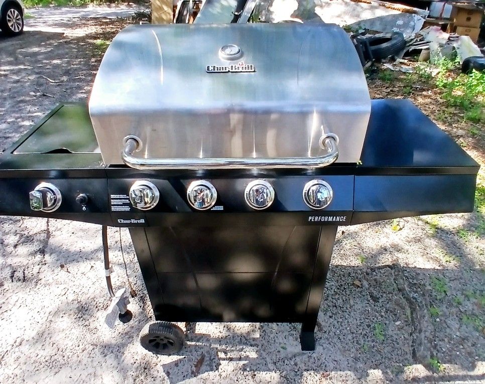 Char broil Gas Grill
