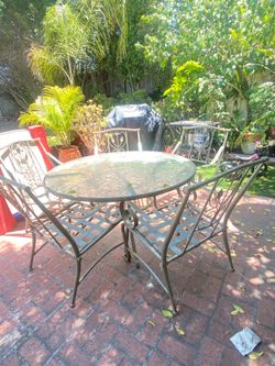 Outdoor dining table, 5 chairs with cushions