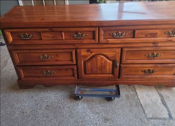 Dresser vintage pine mcm