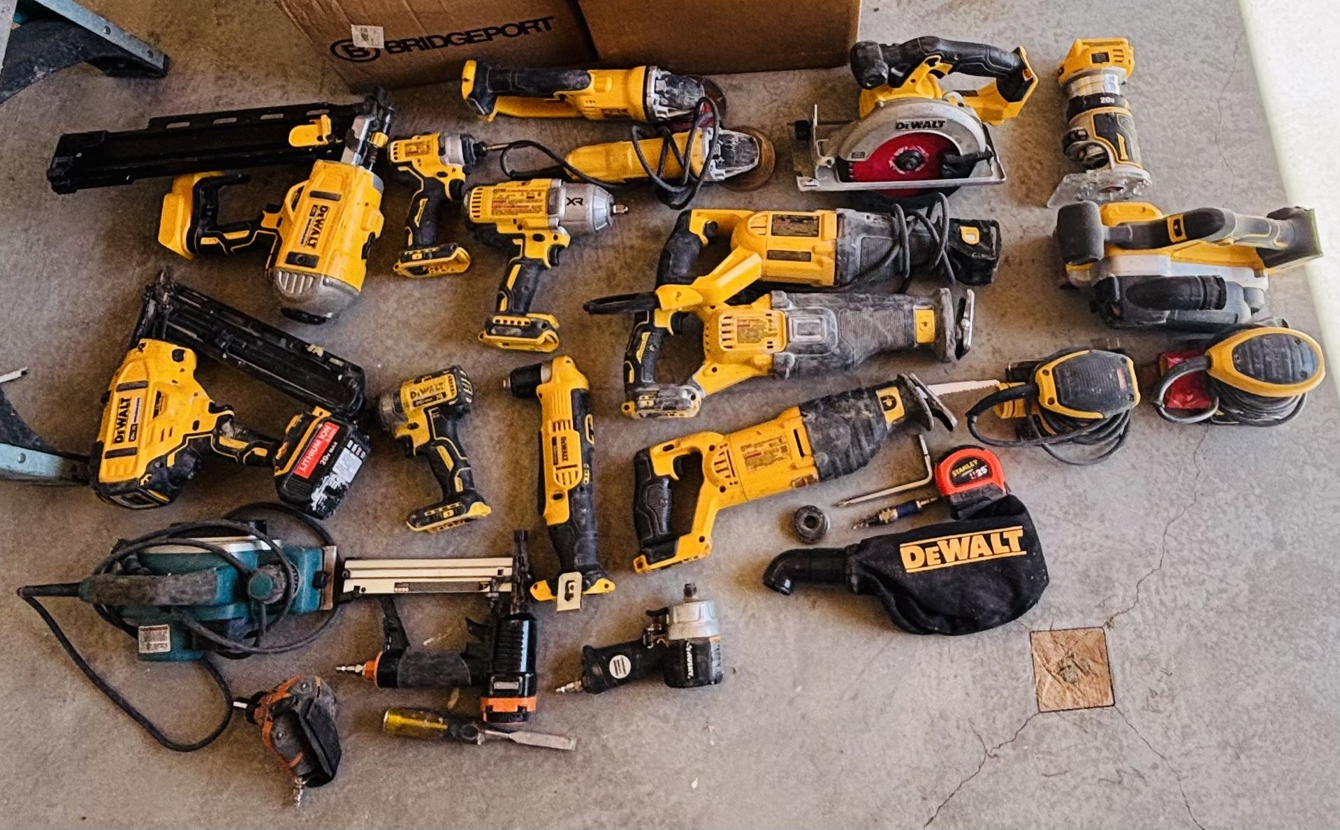 DeWALT Contractor Tool