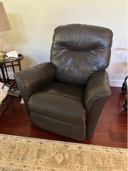 2 Lazy boy leather recliners.. his and hers