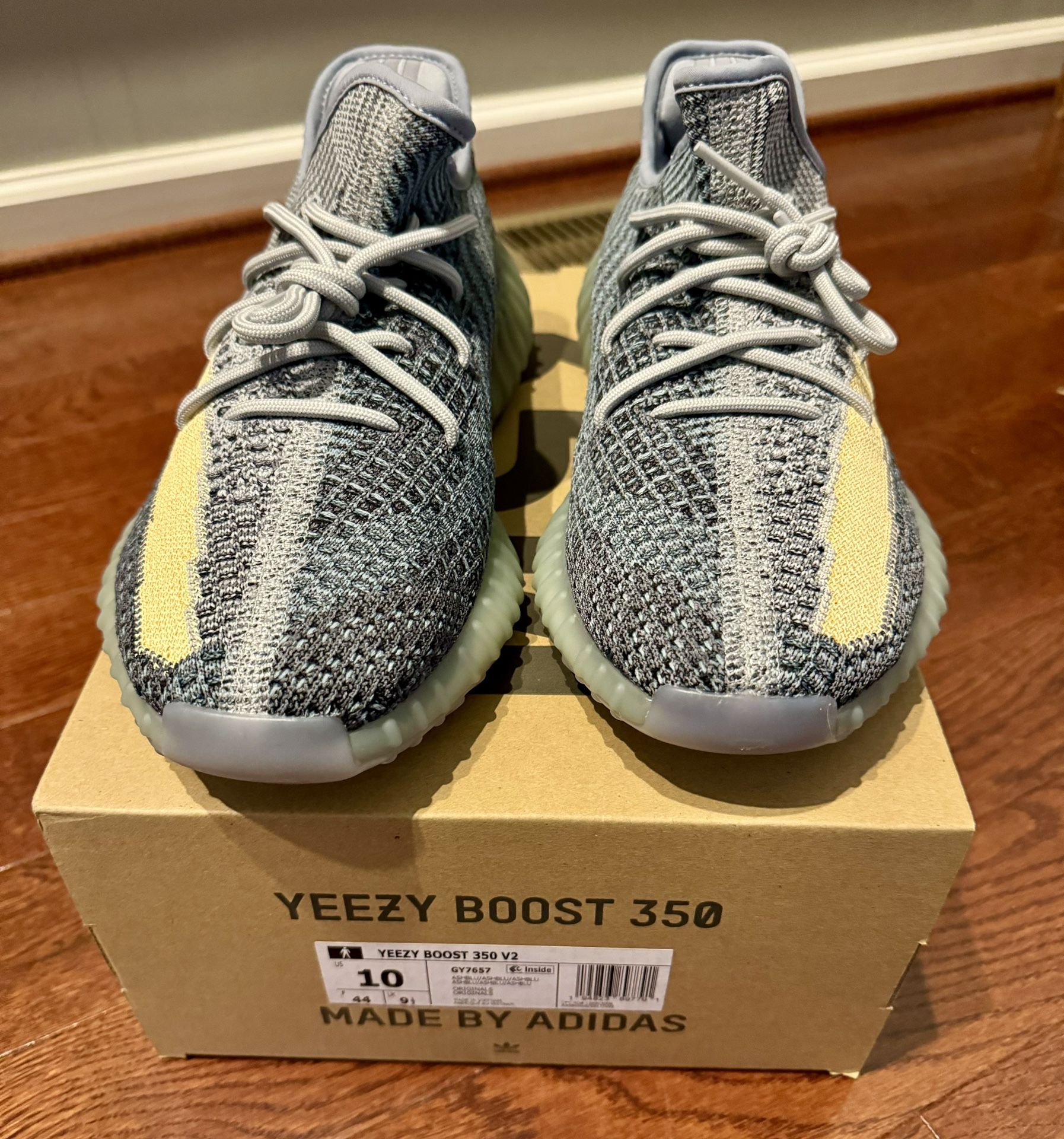 YEEZY 350 V2 ASH BLUE & More Size 10