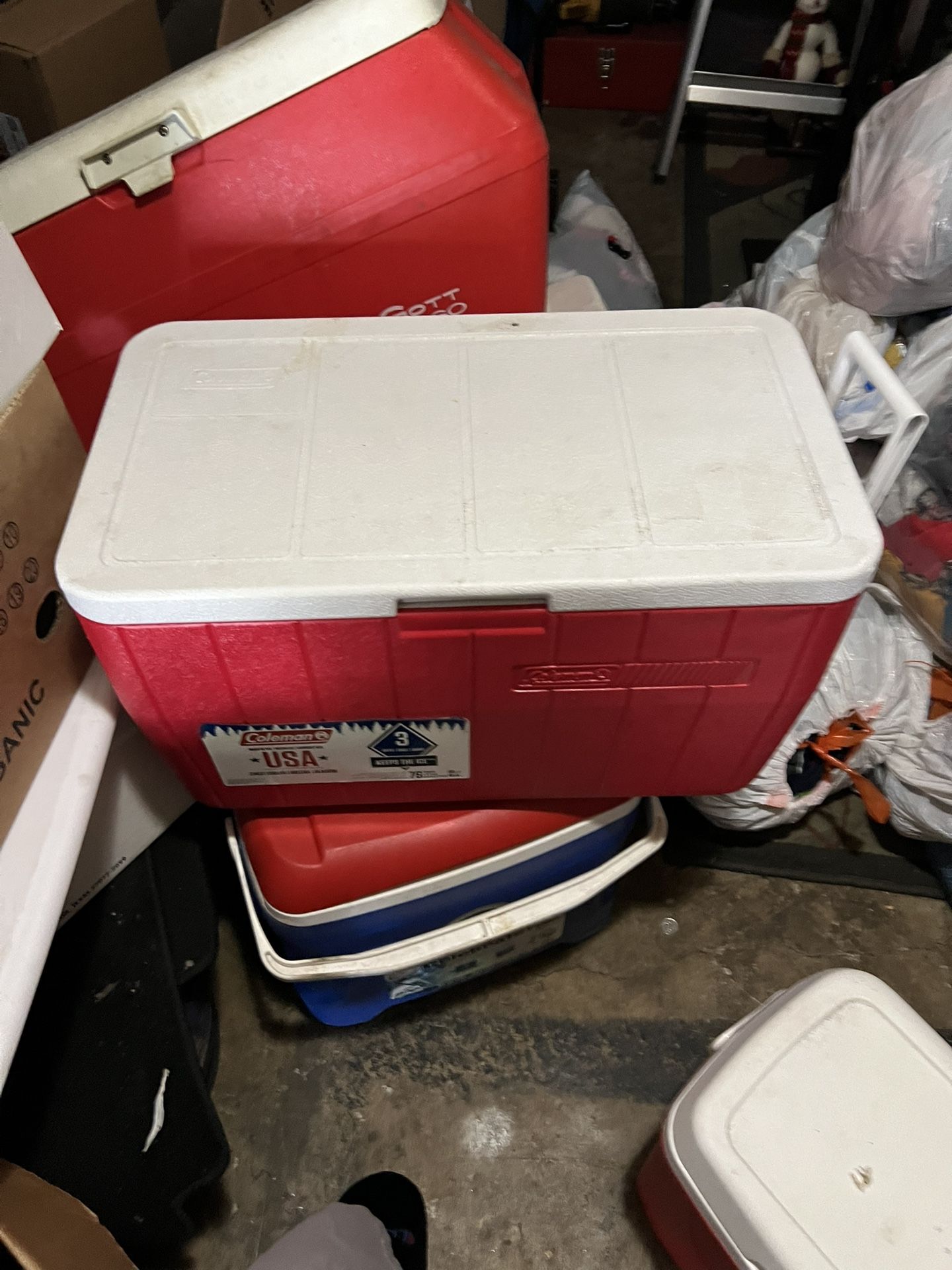 4 Ice Chest And 2 Water Tubs