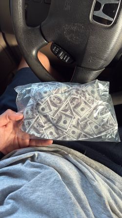 Bucket hat 100$ bills