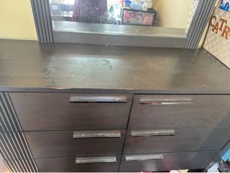 Two piece dresser set with Mirror