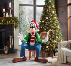 Disney Goofy Life-Size Christmas Animatronic Figure