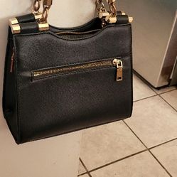 BEAUTIFUL LEATHER BAG  WITH  GOLDEN  DETAILS 