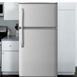 Kenmore 71215 21 cu. ft. Top-Freezer Fridge with Ice Maker - Fingerprint-Resistant Stainless Steel