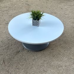 Like New Coffee Table