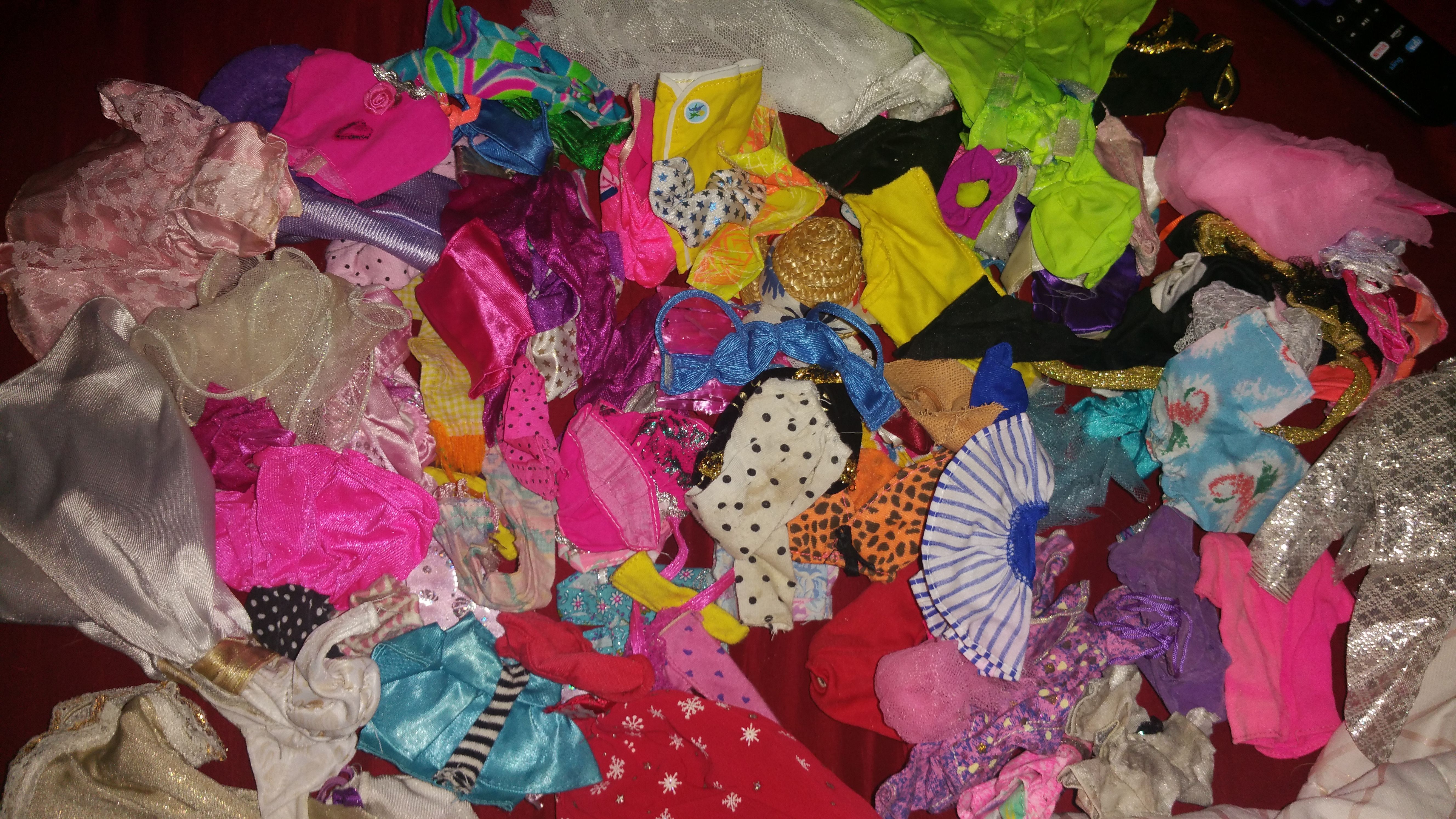 Lots of vintage barbie clothes