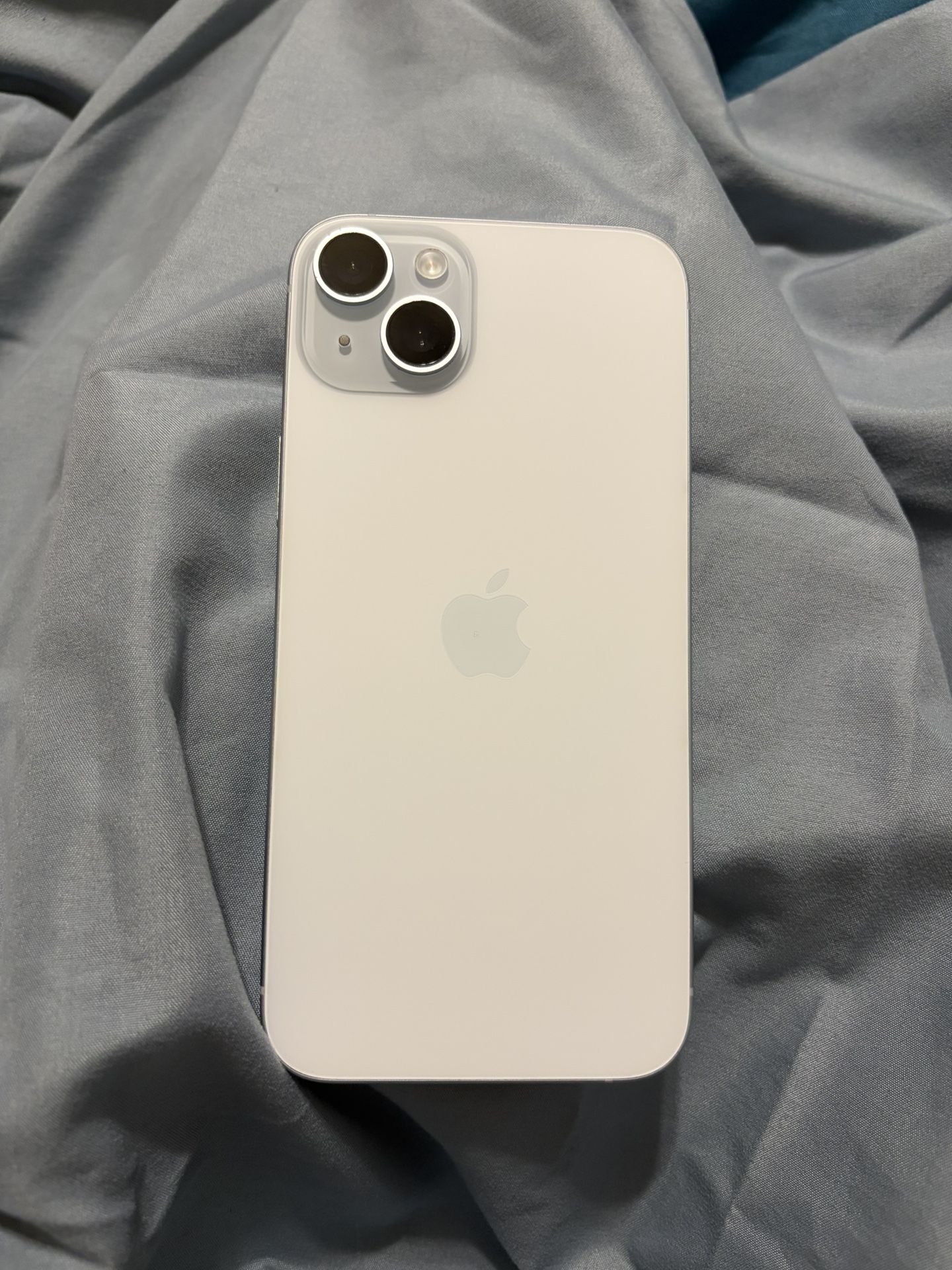 iPhone 15 Plus 128 GB Unlocked Light blue