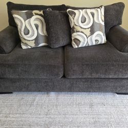 Elegant and Luxurious Lovesaet- Must See