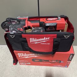 NEW Milwaukee M18 18V 15 Ton Force Logic Crimper Kit (2879-22)