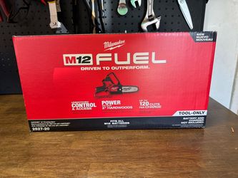 Milwaukee M12 FUEL 6 in. Pruning chain Saw HATCHET