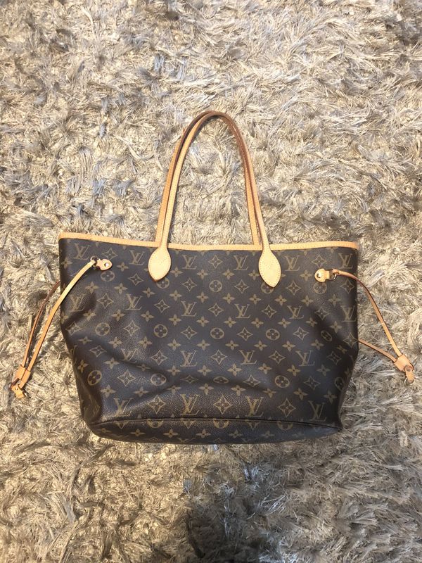 Louis Vuitton Monogram MM handbag for Sale in Myrtle Beach, SC - OfferUp