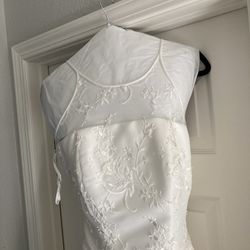 Bridal keepsake wedding dress brand new in box so I coon