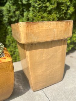 Ceramic plant pots