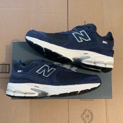 New balance 2002r navy gs size 5Y