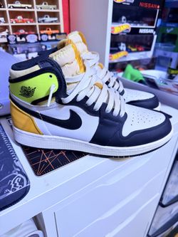 Nike Air Jordan 1 Retro High OG "Volt Gold"