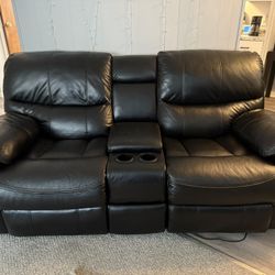 Avenger Loveseat 