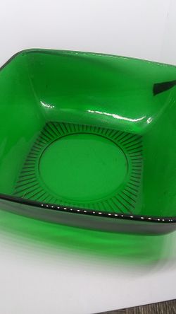 VINTAGE EMERALD GREEN GLASS BOWL
