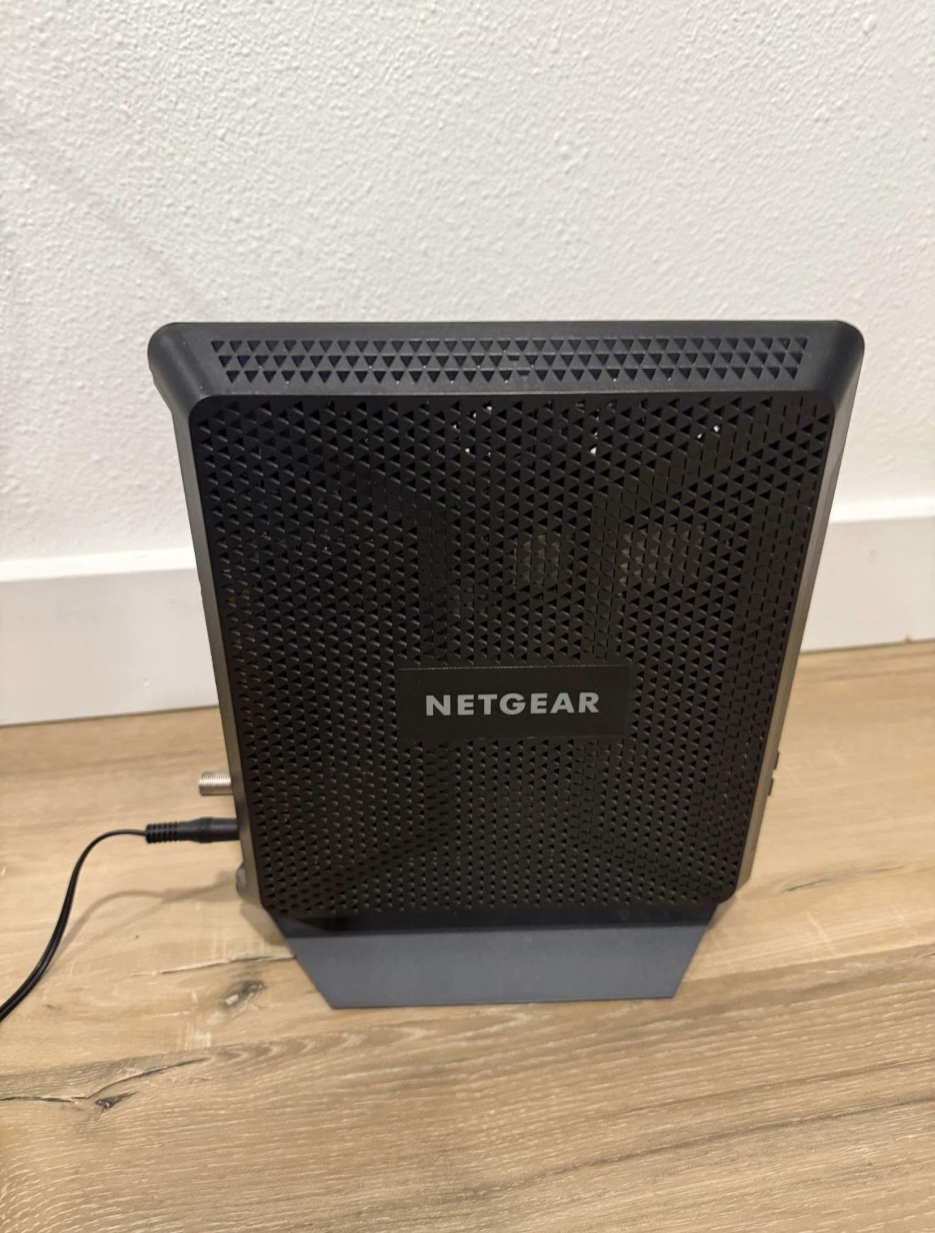 Netgear WIFI Router With Cable Modem