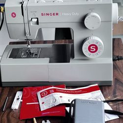Singer 4452 Heavy Duty Sewing Machine - Like New - Excellent Condition.