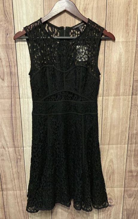Victoria’s Secret size 2 Bodycon sexy black lace dress NWT