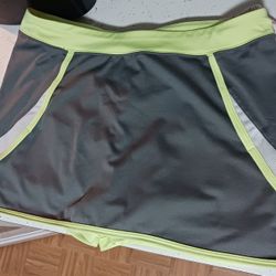 WOMEN'S CHAMPION BRAND SKORT, SIZE XL 14-16, DARK GRAY/NEON GREEN/WHITE