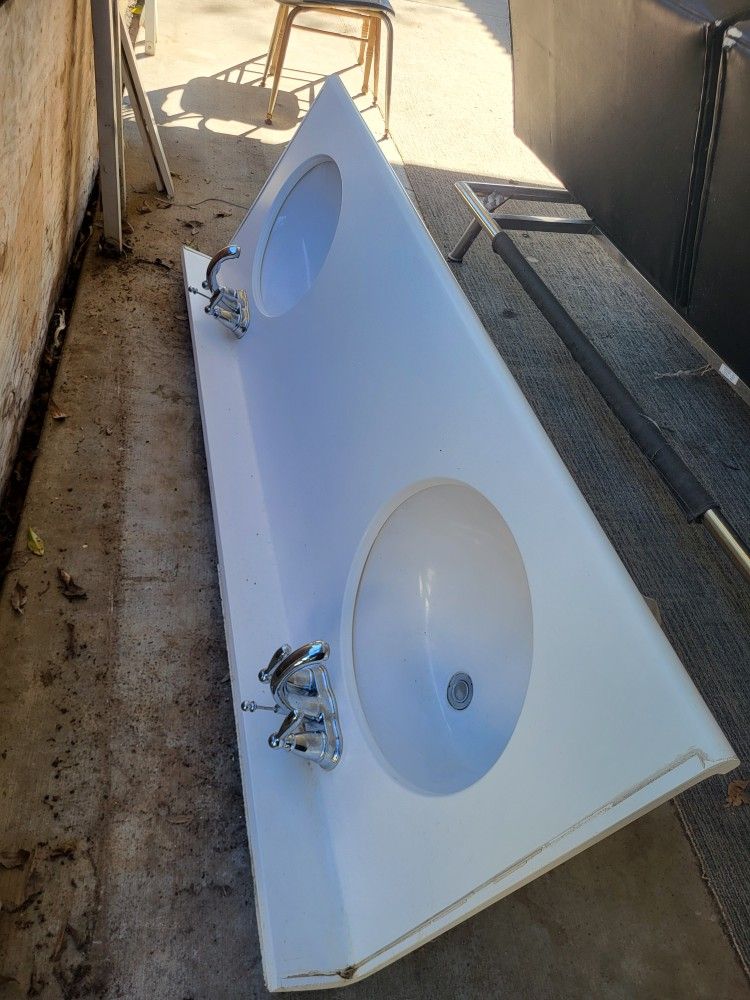 Sink Para baño master Mide 67 Y medio × 22y medio