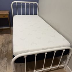 Like New Cute White Twin Platform Bed With Memory Foam Mattress Cama Colchon Cot Sleep 🛌 