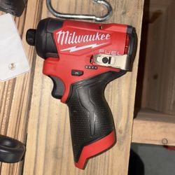 Milwaukee M12 Impact Driver 