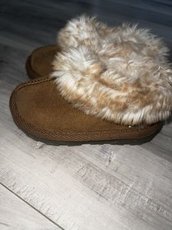 Baby Girl Fuzzy Shoes Size 5 