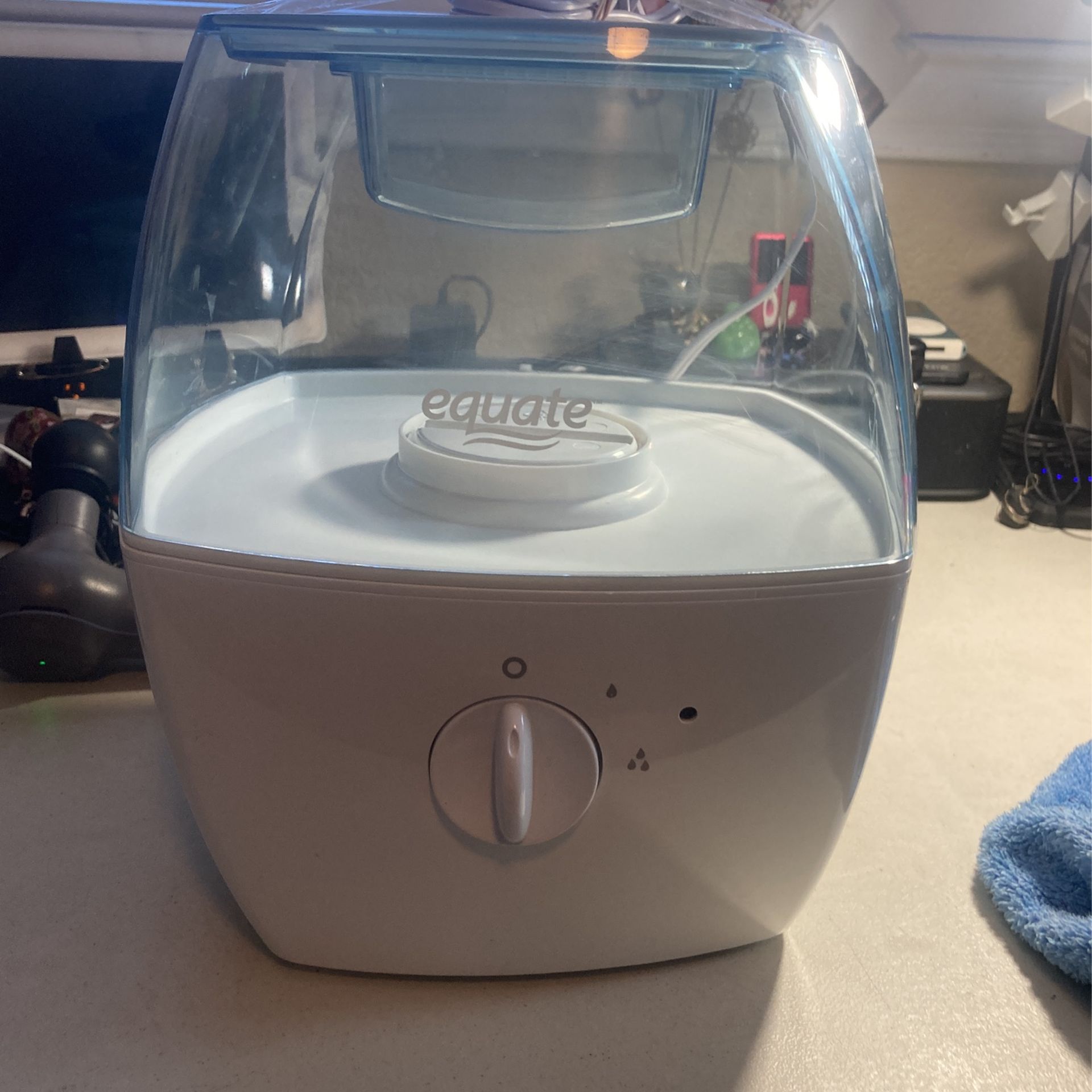 Equate Invisible Cool Mist Humidifier Model EQ 2119-UL White