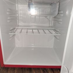 Mini Fridge 