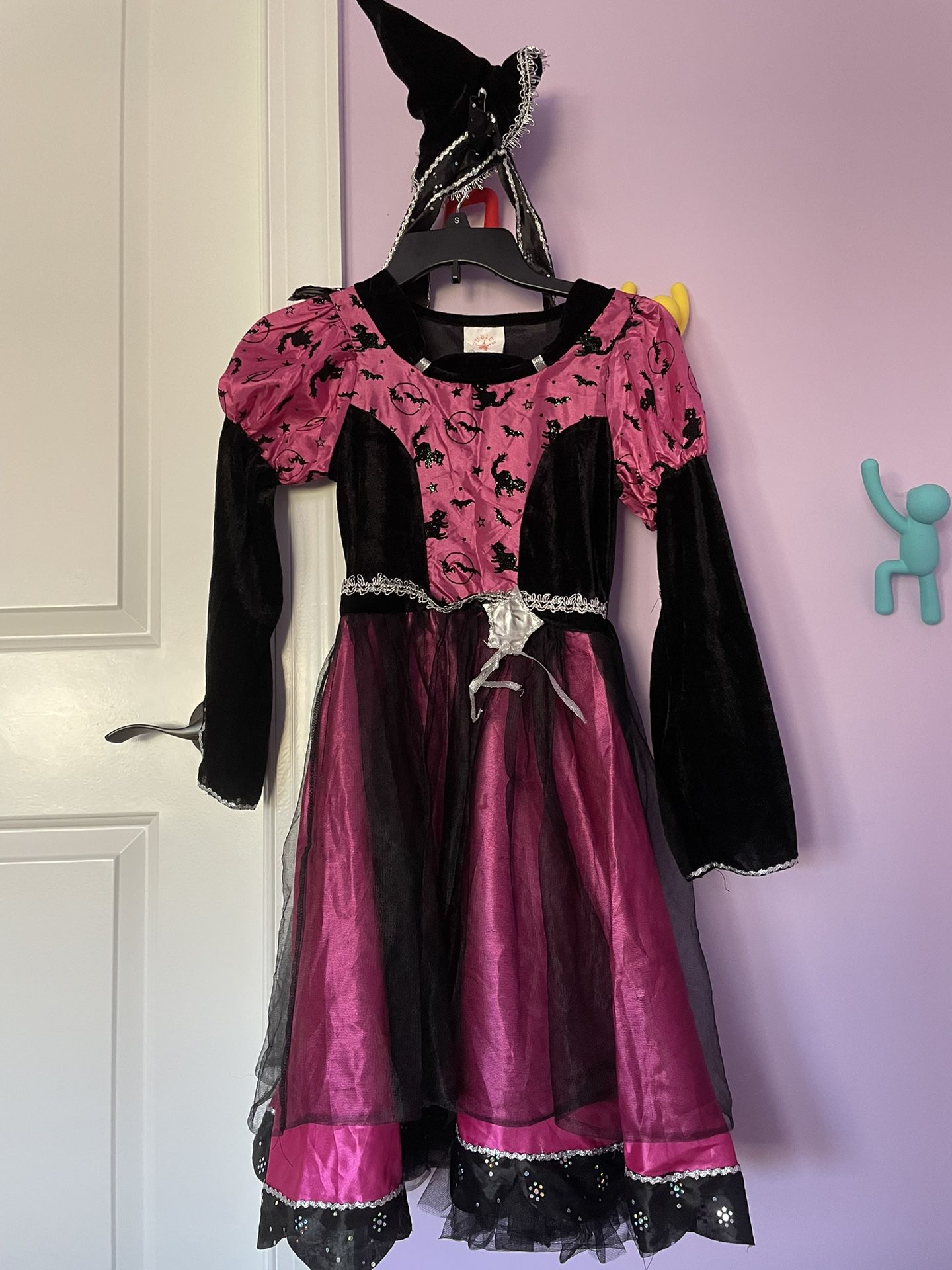 Girls Witch Halloween Costume Size: Medium (8-10)