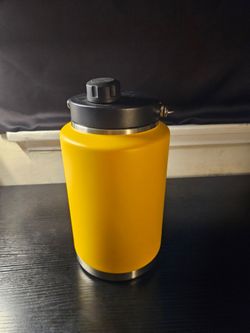 Yeti gallon jug