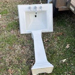 27in Pedestal Sink With Faucet 