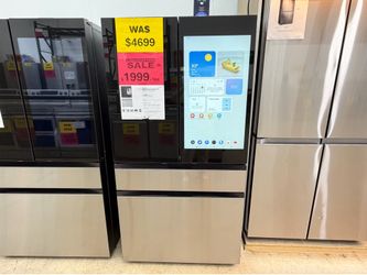 HUGE SCREEN - last model family hub with auto open door refrigerator