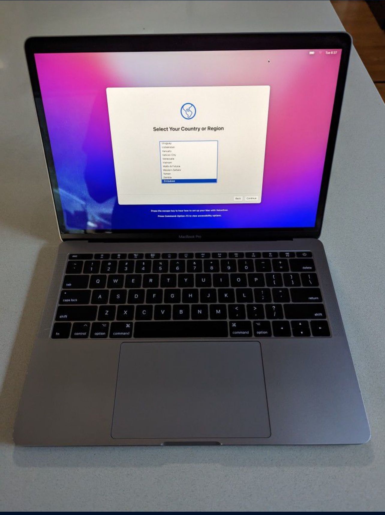  Apple MacBook Pro with 2.6GHz Intel Core i7 (15.4 inch, 16GB RAM, 256GB) Silver