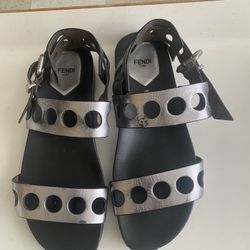 Sandals FENDI Made In Italy Size 7.5 They Are Authentic 