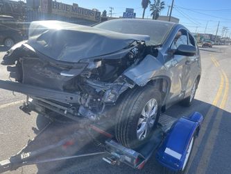 2013 Honda Crv 2 Wheel Dr. With 60,000 Mile For Parts