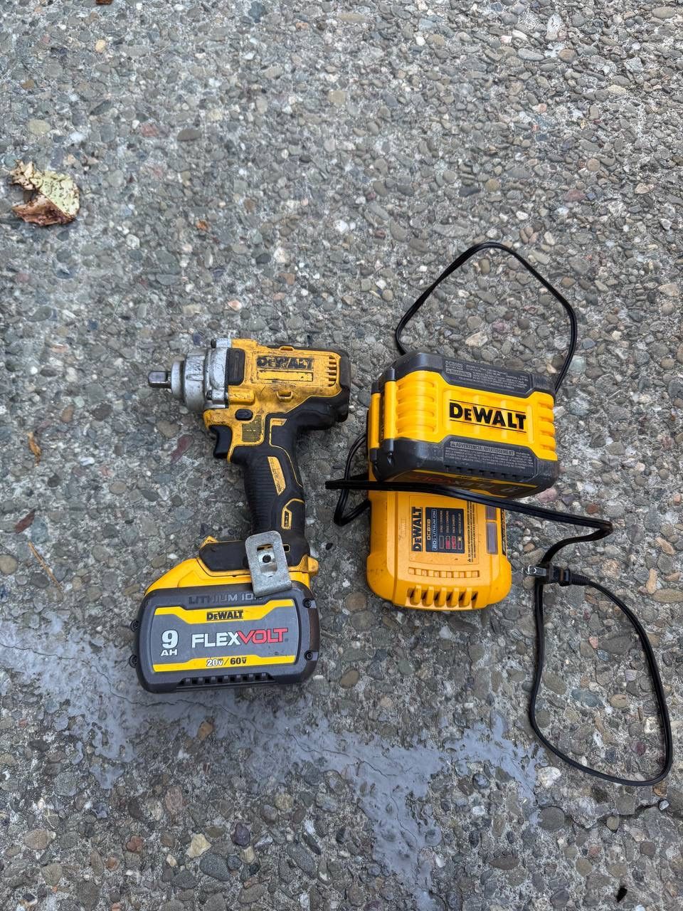 DEWALT 1/2 IMPACT WRENCH WITH HOG RING ANVIL