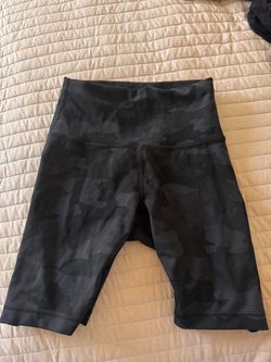 lululemon, camo grey and black print size 4