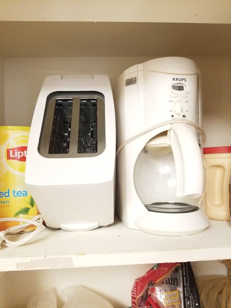 Coffee maker n bread toaster