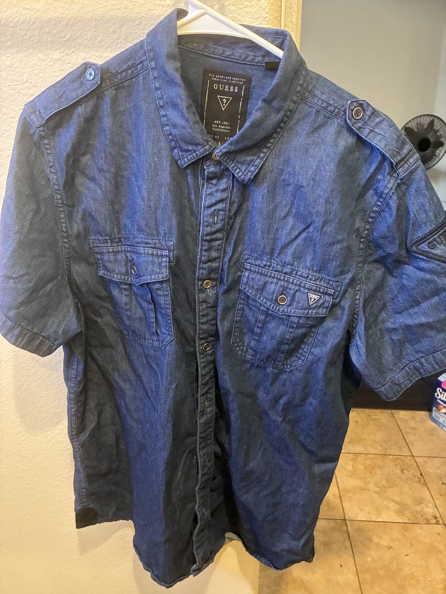 Guess men’s size Large