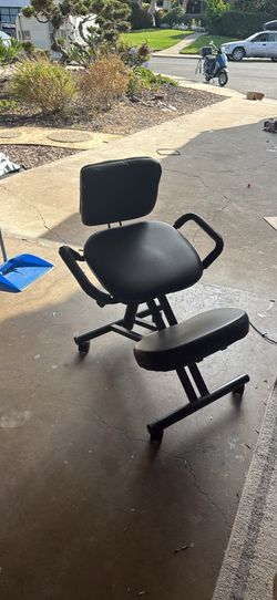 Ergonomic black work chair