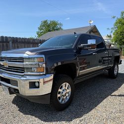 Chevy Silverado 2500HD Duramax 4x4 Crew Cab