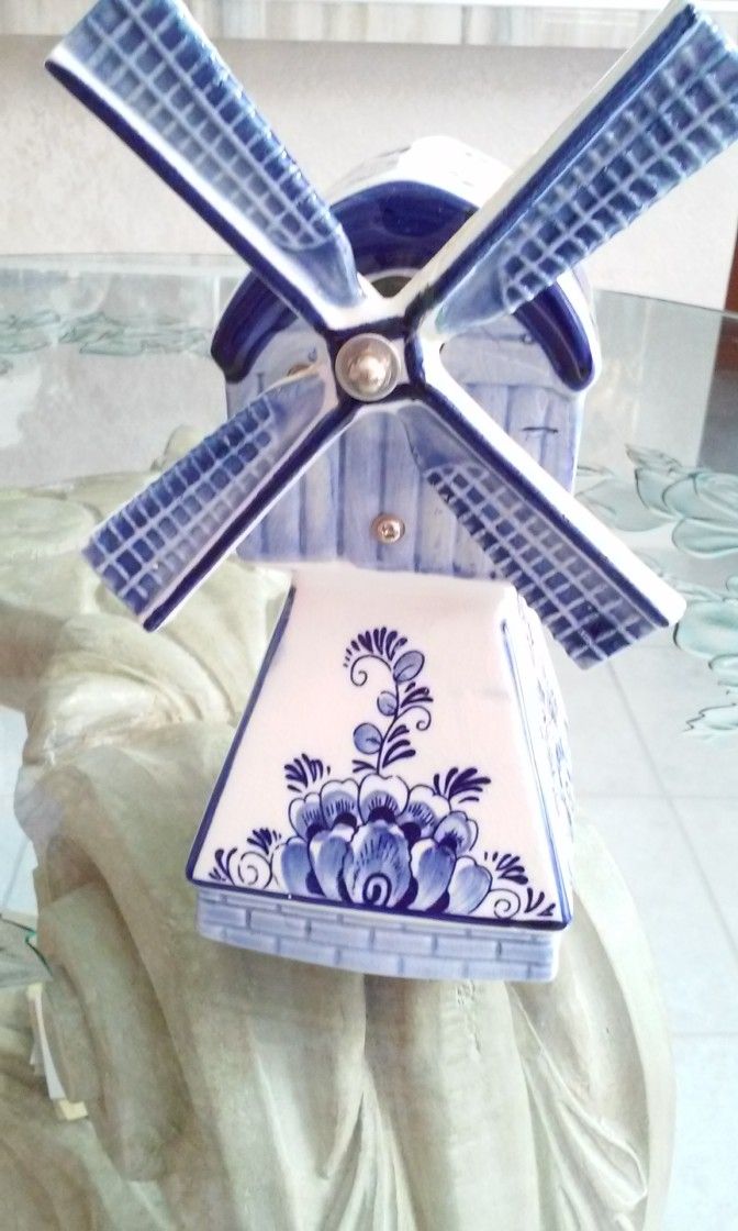 MUSIC BOX WINDMILL BLADES ROTATE WHEN MUSIC PLAYS BLUE TRIMS ON WHITE DELFT BRAND HIGH QUALITY